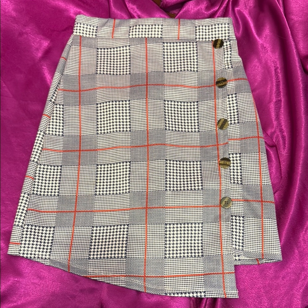Plaid Button-Down Skirt - Black, White, and Red size 4-6